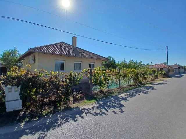 Eladó ház Csemő 58 nm