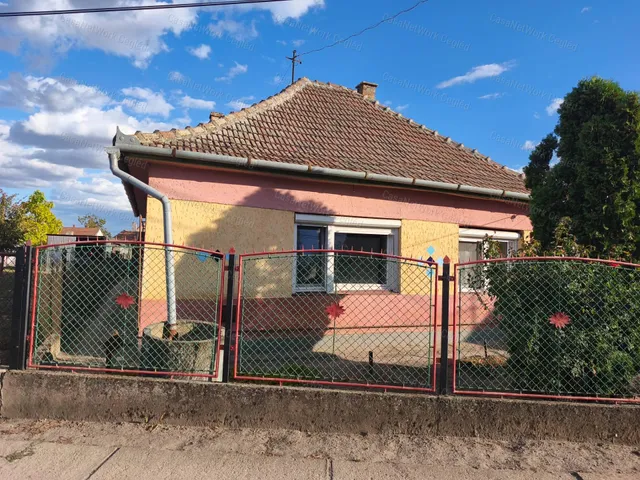 Eladó ház Tápiószele 70 nm