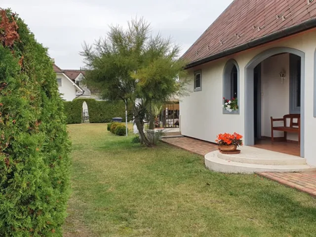 Eladó ház Balatonmáriafürdő, Igényes családi ház a part közelében 135 nm