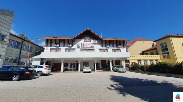 Eladó kereskedelmi és ipari ingatlan Marcali, Kifogástalan hotel Marcali szívében! 520 nm