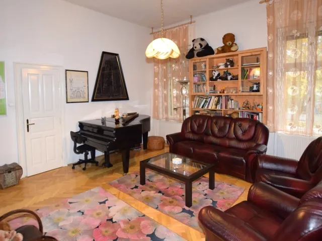 Eladó ház Debrecen, Postakert 333 nm