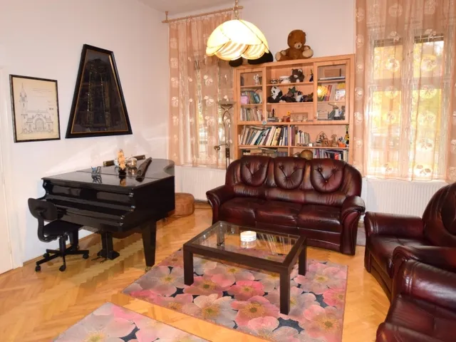 Eladó ház Debrecen, Postakert 333 nm