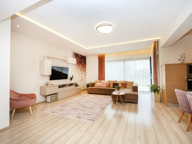 Eladó ház Debrecen, Hatvan utcai kert 208 nm