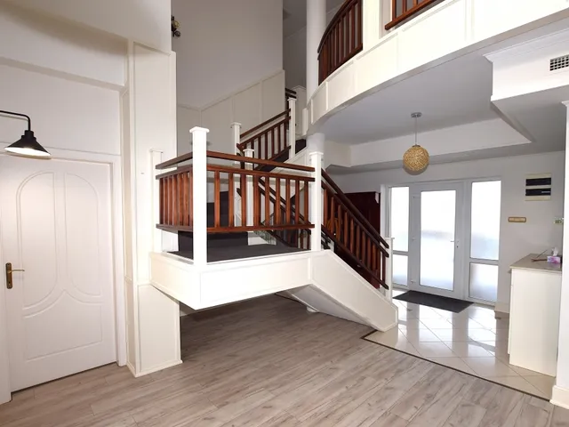 Eladó ház Debrecen, Veres Péter-kert 267 nm