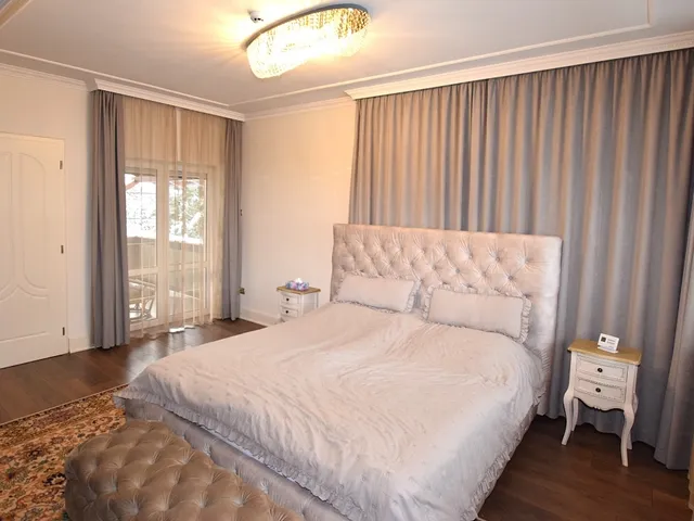 Eladó ház Debrecen, Veres Péter-kert 267 nm