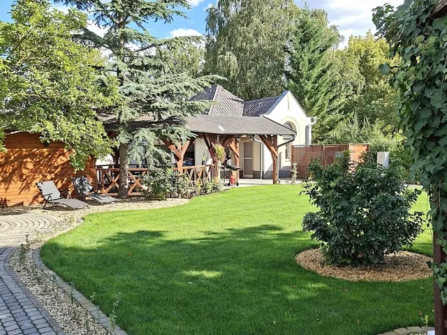 Kiadó ház Debrecen, Veres Péter-kert 267 nm