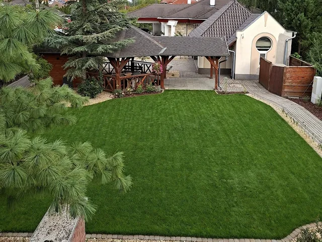 Kiadó ház Debrecen, Veres Péter-kert 267 nm