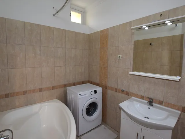 Kiadó lakás Debrecen, Nagyerdő 54 nm