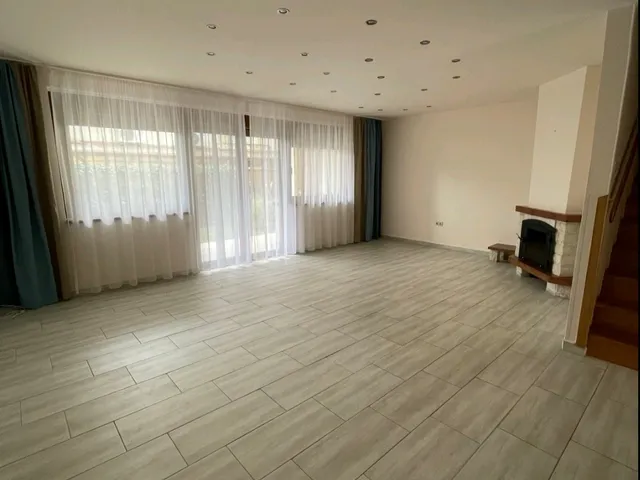 Kiadó ház Debrecen, Akadémiakert 179 nm