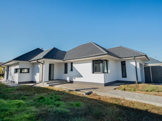 Eladó ház Debrecen, Józsa 168 nm