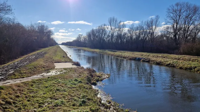 Eladó mezőgazdasági ingatlan Balatonkeresztúr, Balaton közelében közvetlen patak partján 110000 nm