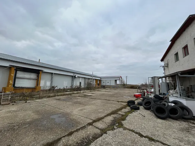 Eladó kereskedelmi és ipari ingatlan Nagyiván 7000 nm