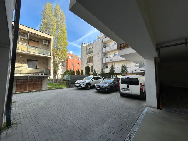 Eladó garázs Budapest XIII. kerület, Angyalföld, Kucsma utca 1. 13 nm
