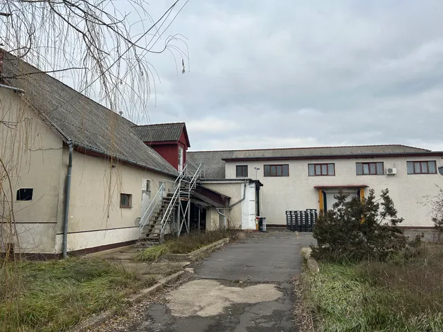 Eladó kereskedelmi és ipari ingatlan Nagyiván, Rákóczi Ferenc út 7000 nm