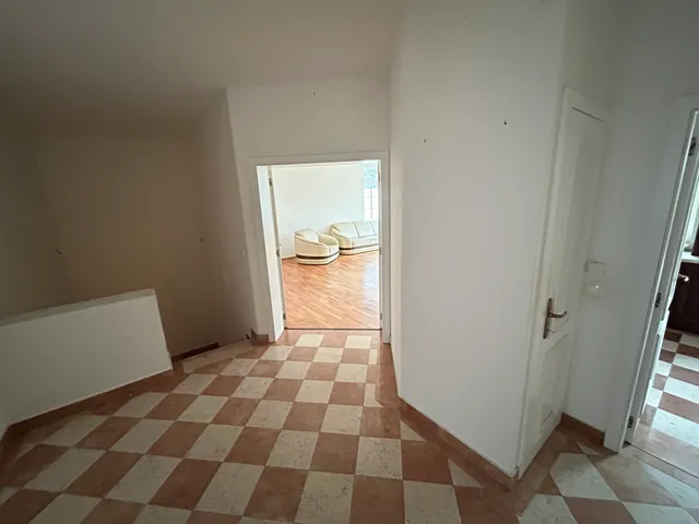 Kiadó ház Székesfehérvár, Martinovics utca 9. 249 nm