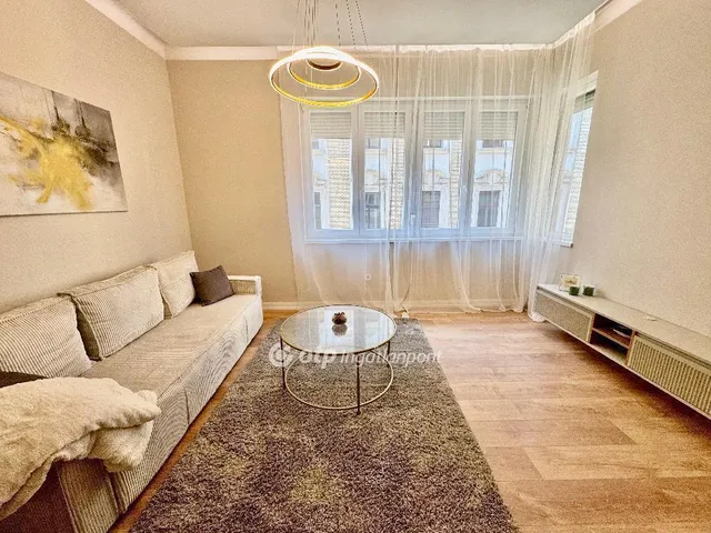 Eladó lakás Budapest VI. kerület, Nagykörúton belüli terület 80 nm
