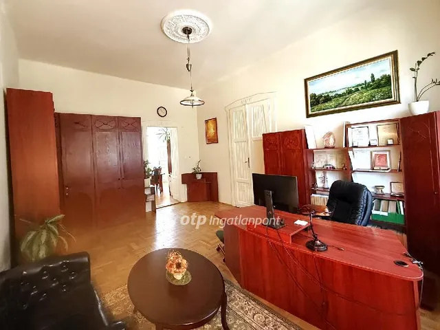 Eladó lakás Székesfehérvár, Belváros 172 nm