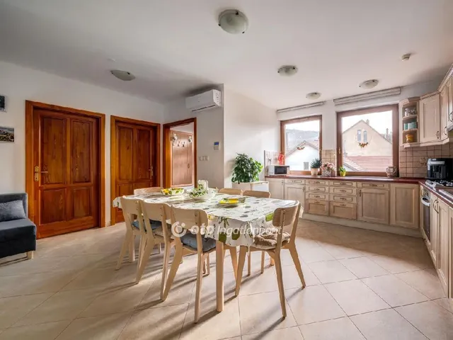 Eladó ház Pilismarót 200 nm