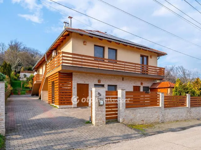 Eladó ház Pilismarót 200 nm