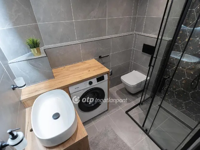 Eladó lakás Budapest VI. kerület 28 nm