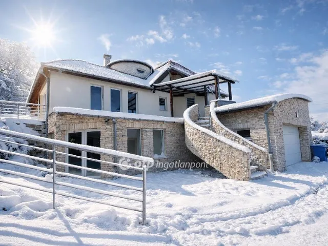 Eladó ház Pécs, Postavölgy 363 nm