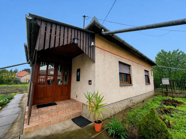Eladó ház Tiszaföldvár 90 nm