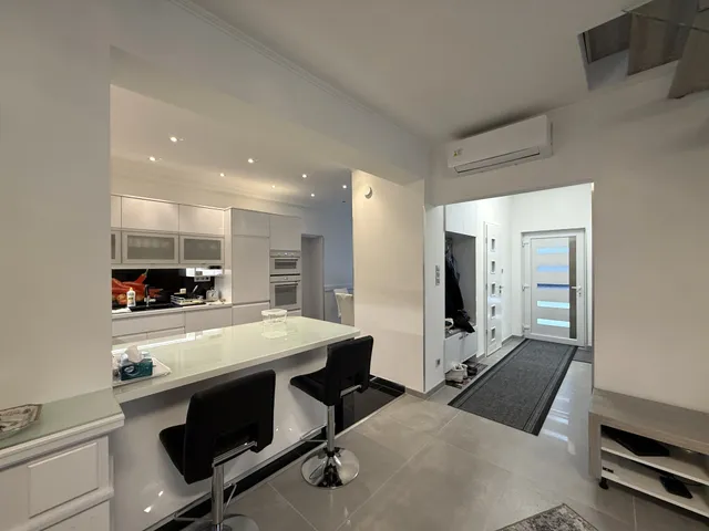 Eladó ház Budapest XI. kerület, Péterhegy, Bolygó utca 140 nm