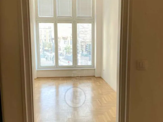 Kiadó kereskedelmi és ipari ingatlan Budapest V. kerület, Ferenciek tere 35 nm