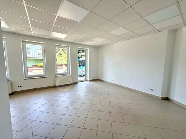 Eladó kereskedelmi és ipari ingatlan Budapest II. kerület, Széher út 127 nm