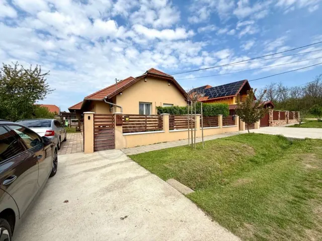 Kiadó ház Isaszeg, Erkel Ferenc utca 96 nm