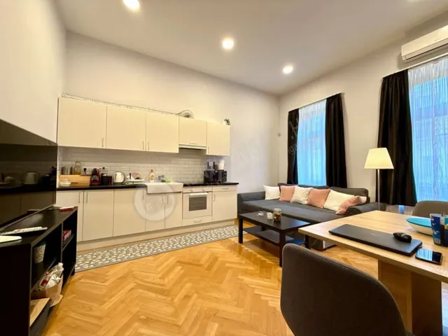 Kiadó lakás Budapest VI. kerület, Paulay Ede utca 75 nm