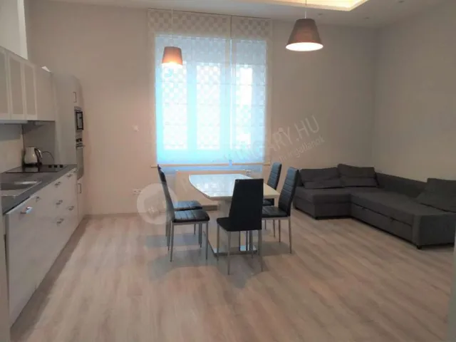 Kiadó lakás Budapest VIII. kerület, Corvin köz 72 nm