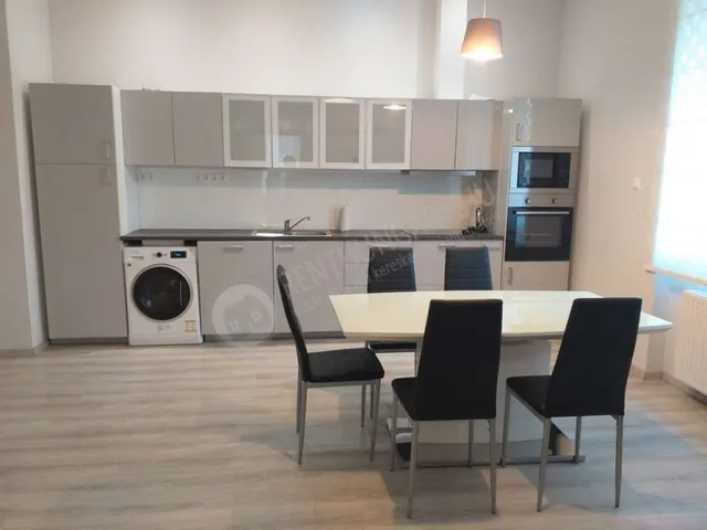 Kiadó lakás Budapest VIII. kerület, Corvin köz 72 nm