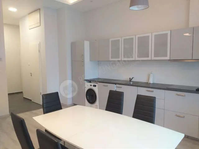 Kiadó lakás Budapest VIII. kerület, Corvin köz 72 nm