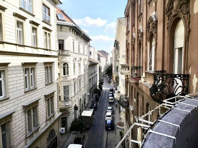 Kiadó lakás Budapest V. kerület, Irányi utca 100 nm