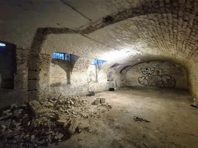 Eladó kereskedelmi és ipari ingatlan Budapest VI. kerület, Vörösmarty utca 59 nm