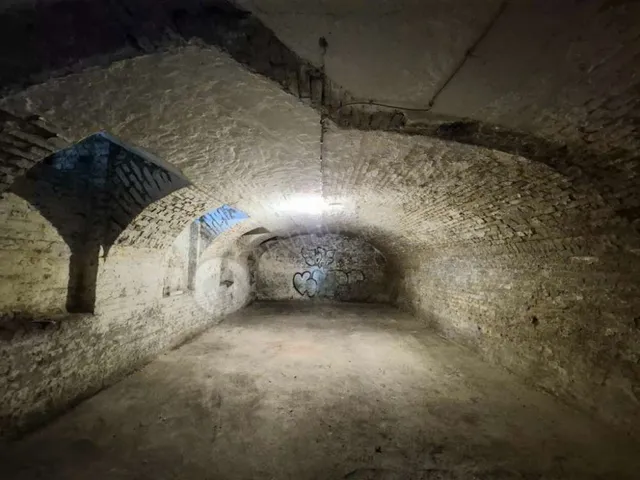 Eladó kereskedelmi és ipari ingatlan Budapest VI. kerület, Vörösmarty utca 59 nm