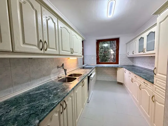 Kiadó ház Budapest II. kerület, Budajenő utca 250 nm