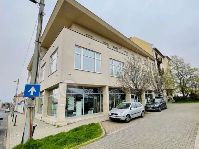 Kiadó kereskedelmi és ipari ingatlan Budapest IX. kerület, Gubacsi út 2000 nm