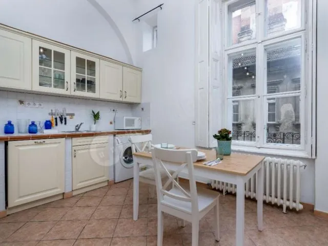 Kiadó lakás Budapest V. kerület, Hold utca 60 nm