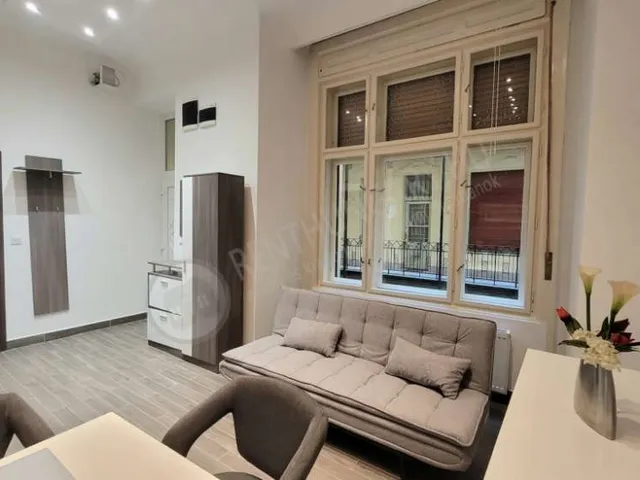 Kiadó lakás Budapest V. kerület, Arany János utca 34 nm