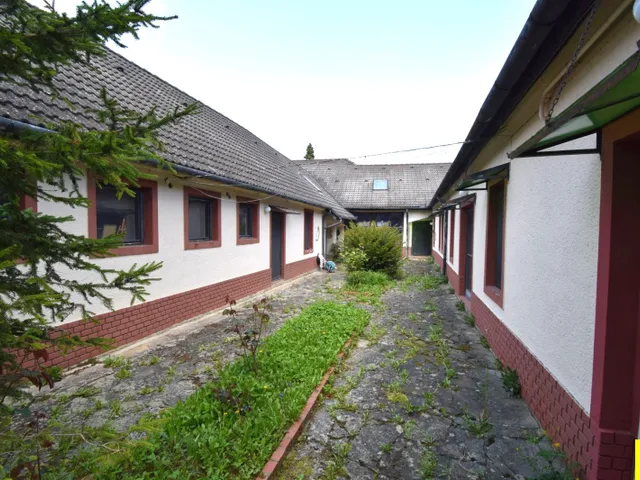 Eladó ház Cák 250 nm