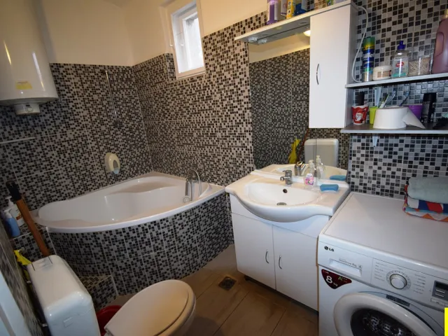 Eladó ház Zsira 71 nm