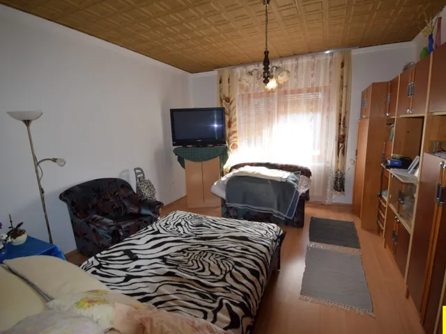 Eladó ház Csepreg, Tágas, kétgenerációs családi ház műhellyel Csepregen – kiváló állapotban, alkalmi áron! 185 nm