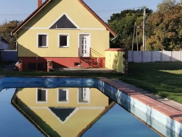 Eladó ház Szakony 140 nm