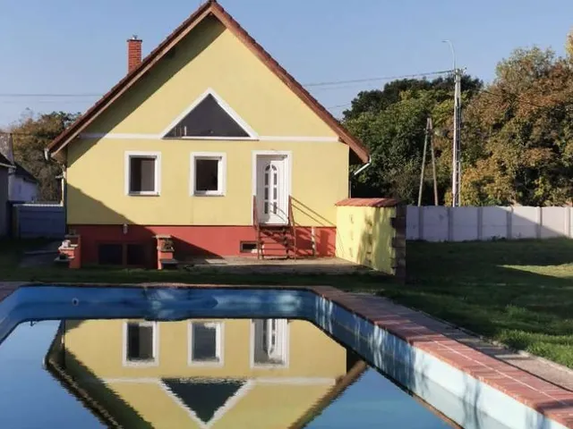 Eladó ház Szakony 140 nm