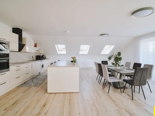 Eladó lakás Bük, Bükön napfényes, luxus tetőtéri lakás 3 erkéllyel – prémium minőség, azonnal költözhető  123 nm