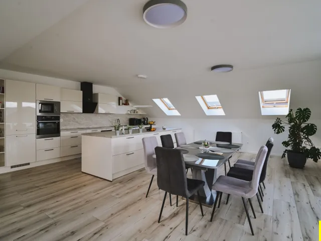 Eladó lakás Bük, Bükön napfényes, luxus tetőtéri lakás 3 erkéllyel – prémium minőség, azonnal költözhető  123 nm