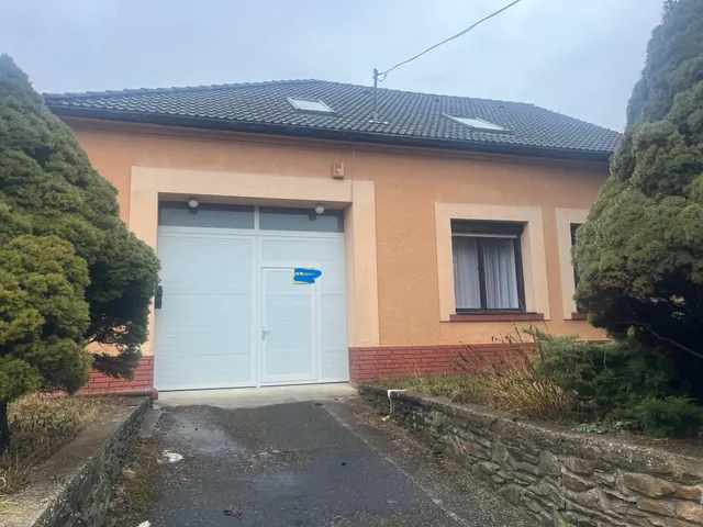 Eladó ház Cák 250 nm