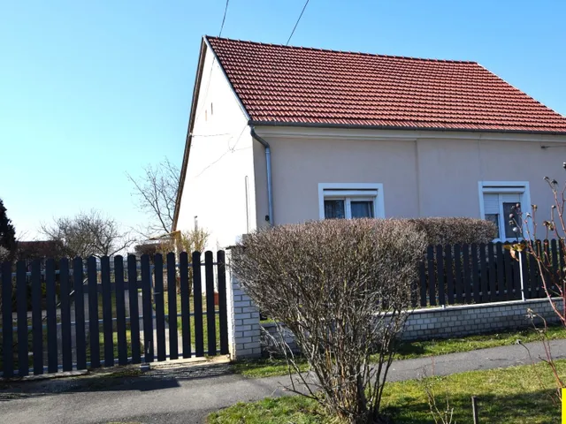 Eladó ház Lócs 90 nm